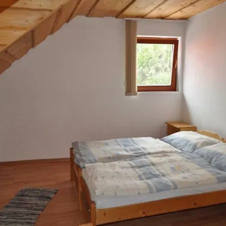 Ubytovanie Pod Vrskom Penzión pre hostí *